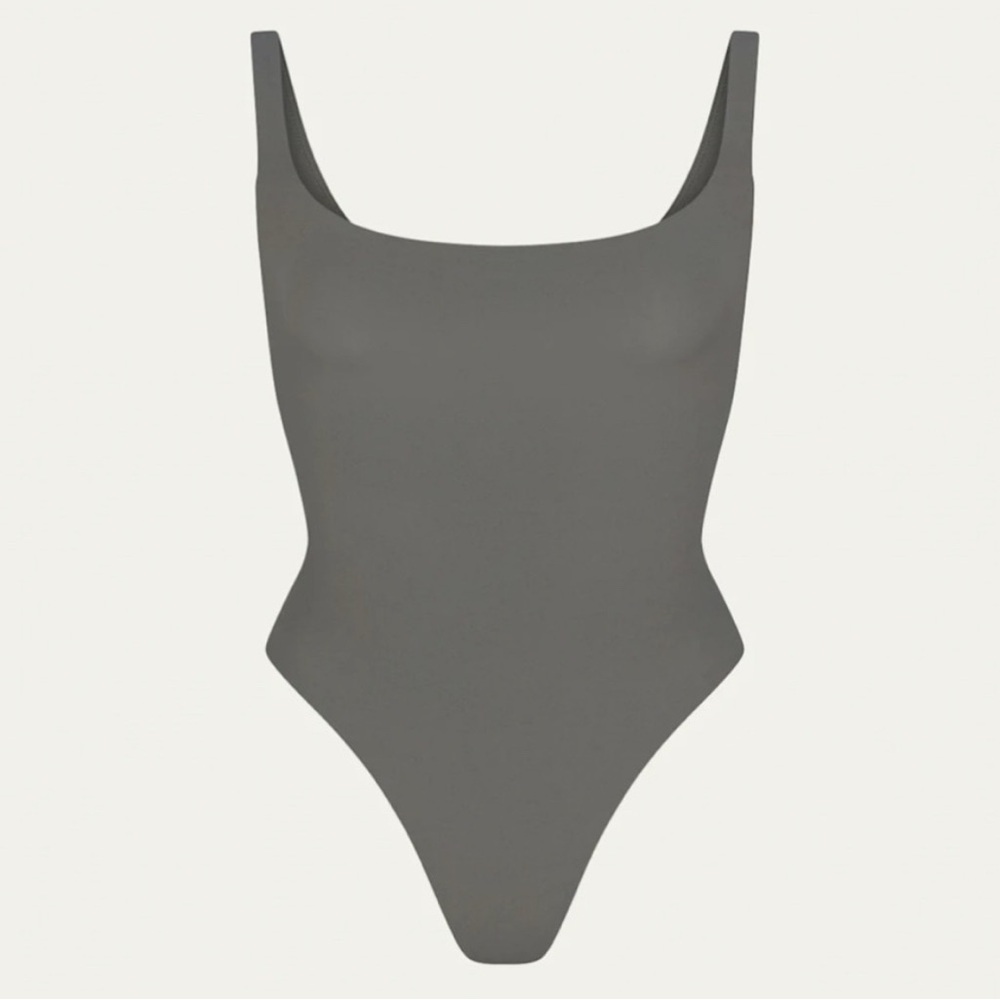 SKIMS - FITS EVERYBODY SQUARE NECK BODYSUIT